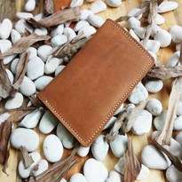 Dompet Pria Kulit Asli Sapi Handmade Model Bifold Tegak Warna Tan